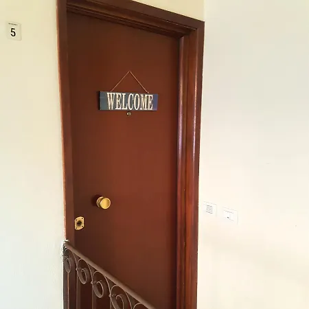 With 3 Bedrooms In With Wonderful City View And Wifi